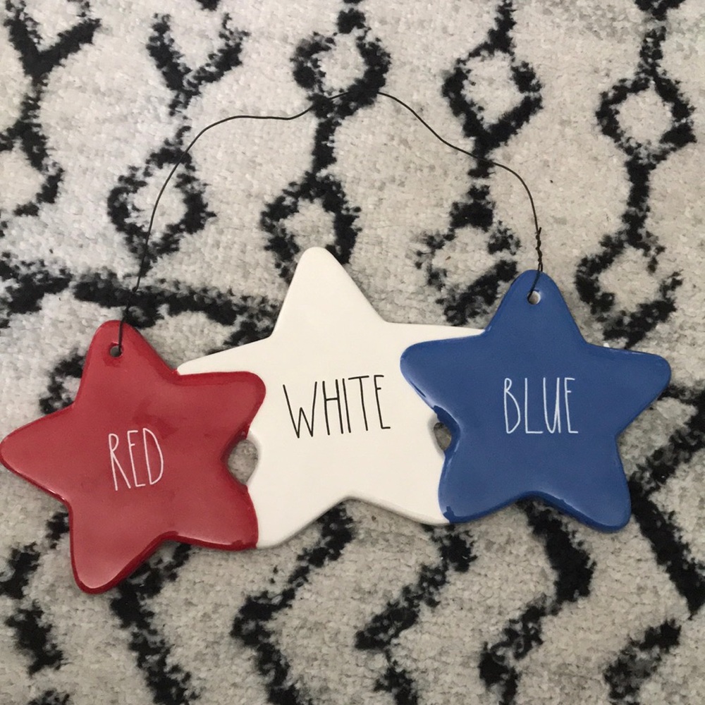 Rae Dunn stars sign